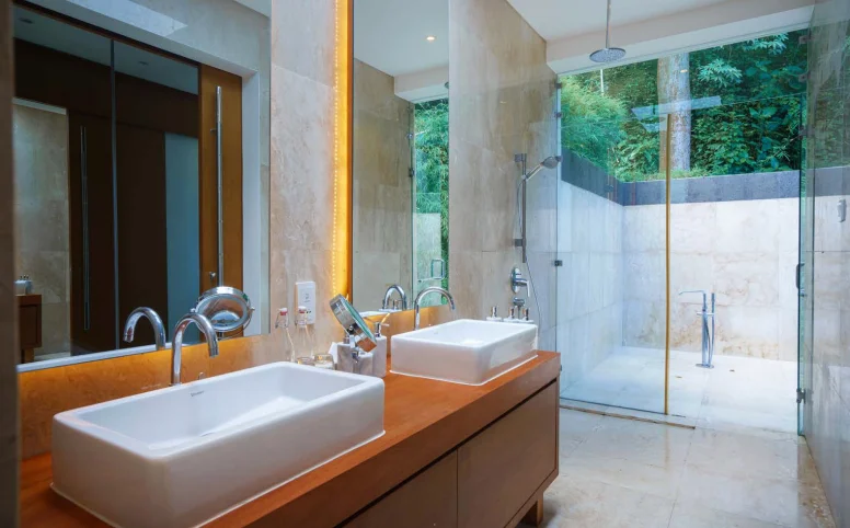 3 bedroom luxury villa bathroom