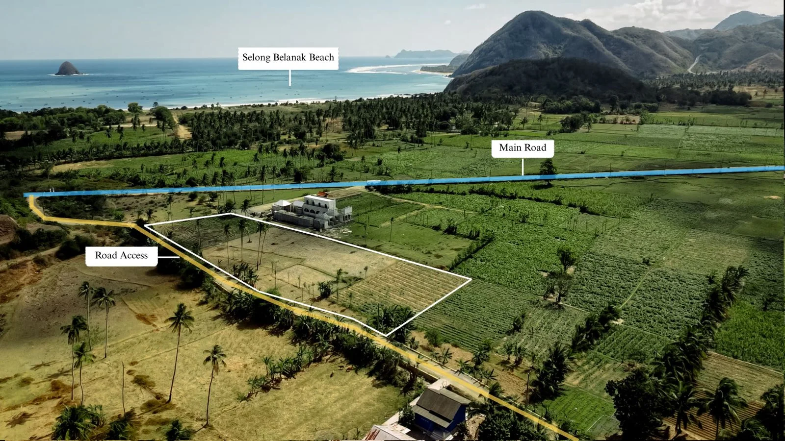 Flat plots for sale in Selong Belanak, South Lombok: surrounding area of the 9,300 sqm flat land next to downtown Selong Belanak